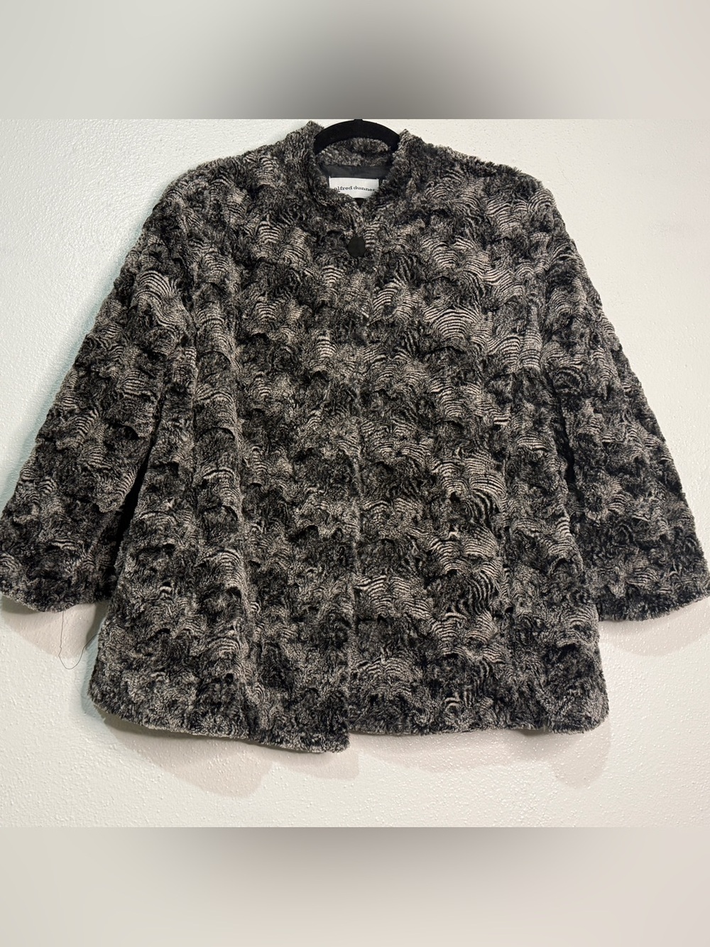 Alfred Dunner Textured Faux Fur Black & Gray Women's Coat. Sz 14.